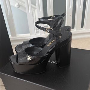 XSOLDX CHANEL Black Leather Platform Heels